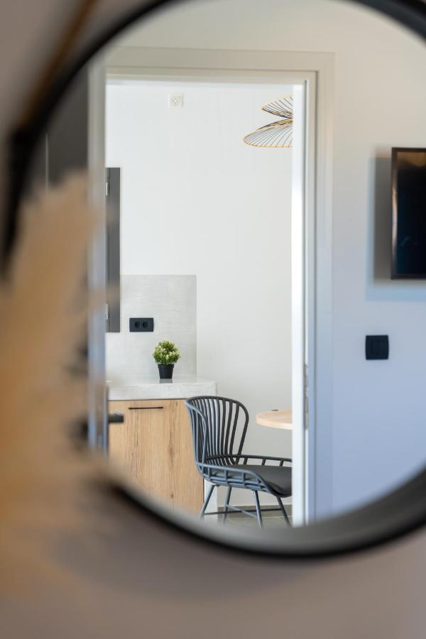 Almira Luxury Suites Perivolos  Exterior photo