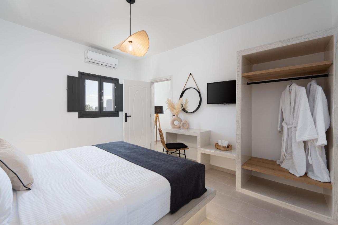 Almira Luxury Suites Perivolos  Exterior photo