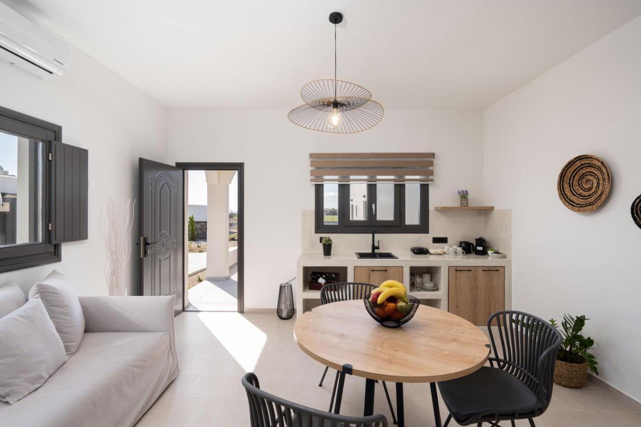 Almira Luxury Suites Perivolos  Exterior photo