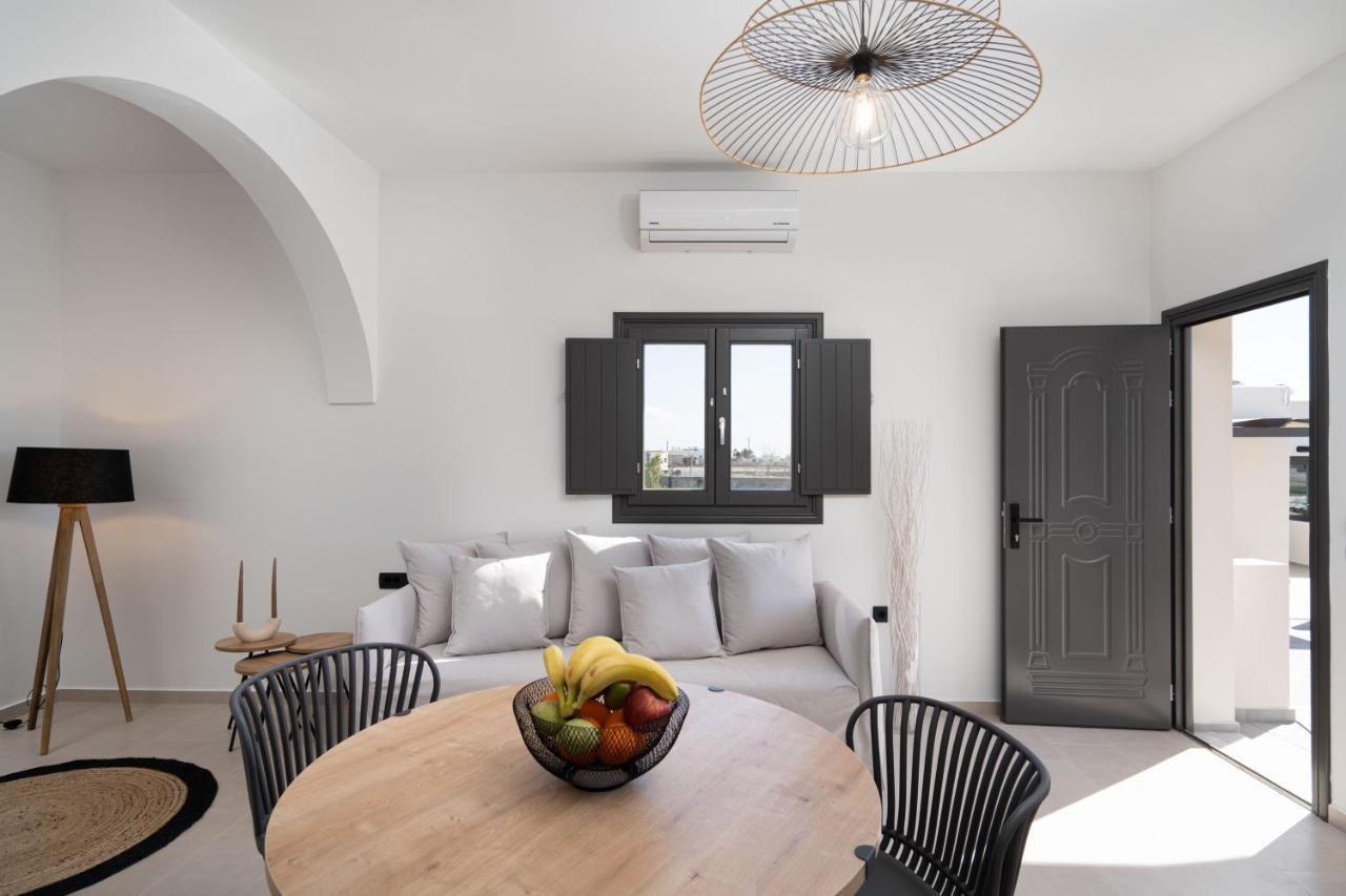 Almira Luxury Suites Perivolos  Exterior photo