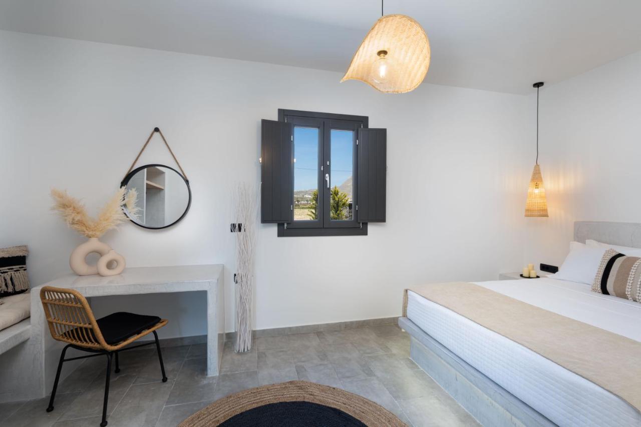 Almira Luxury Suites Perivolos  Exterior photo